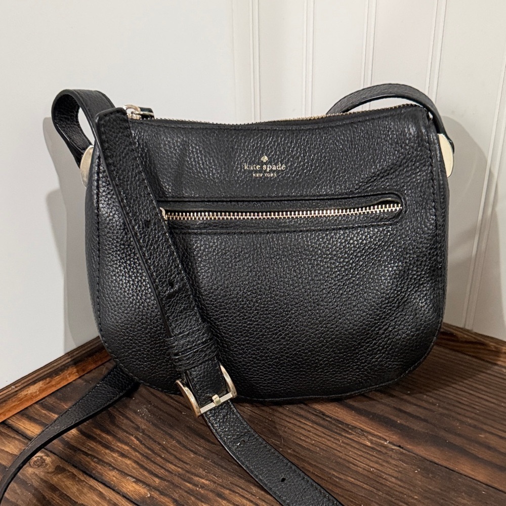 Kate Spade New York 
HOPKINS STREET ALANNIS CROSSBODY black pebbled leather bag